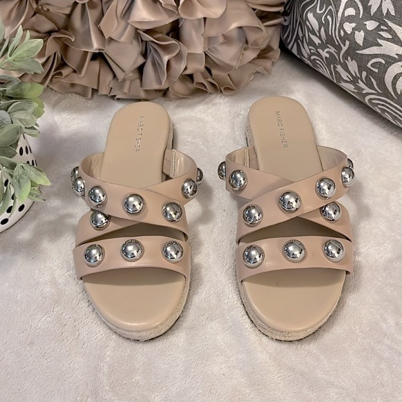 Marc Fisher Prisca Nude Silver Stud Gladiator Platform Sandals NWOT Sz 9.5 - Picture 13 of 13